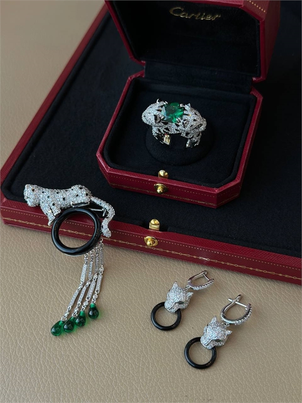 Брошь CARTIER 167399