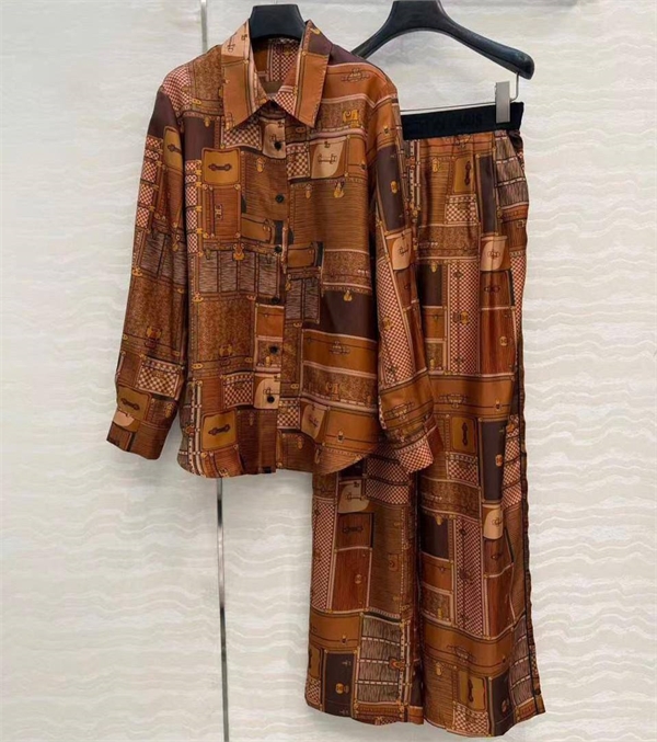 Костюм LOUIS VUITTON 168192