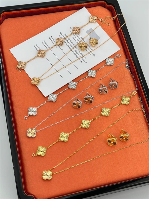 Серьги Van Cleef 168896