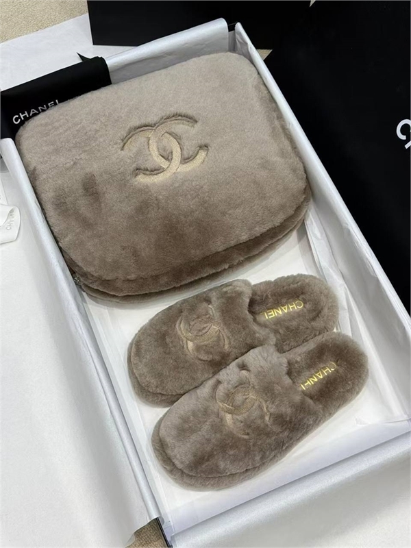 Комплект CHANEL Тапочки и Косметичка 169727