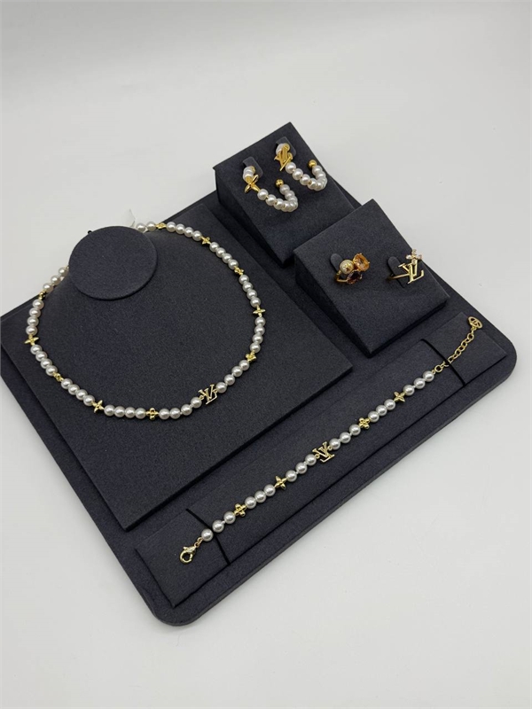 Кольцо LOUIS VUITTON 170221