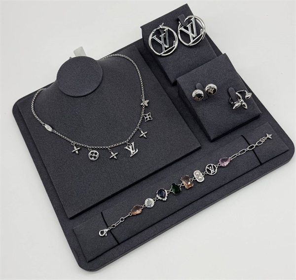 Серьги LOUIS VUITTON 170225