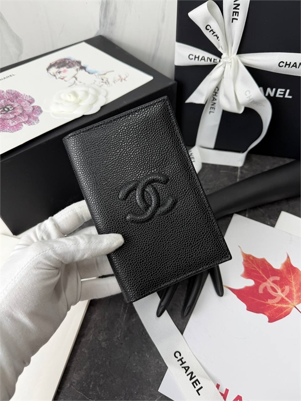 Обложка CHANEL 172997