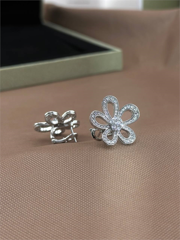 Серьги Van Cleef 174066