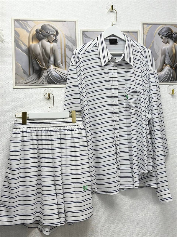 Костюм BALENCIAGA 174300