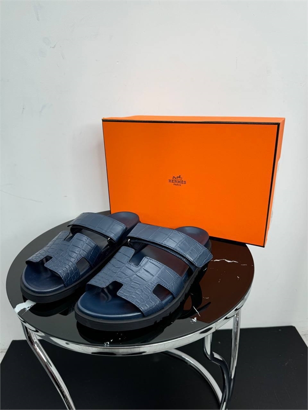 Шлепки  HERMES из кожи крокодила 174750