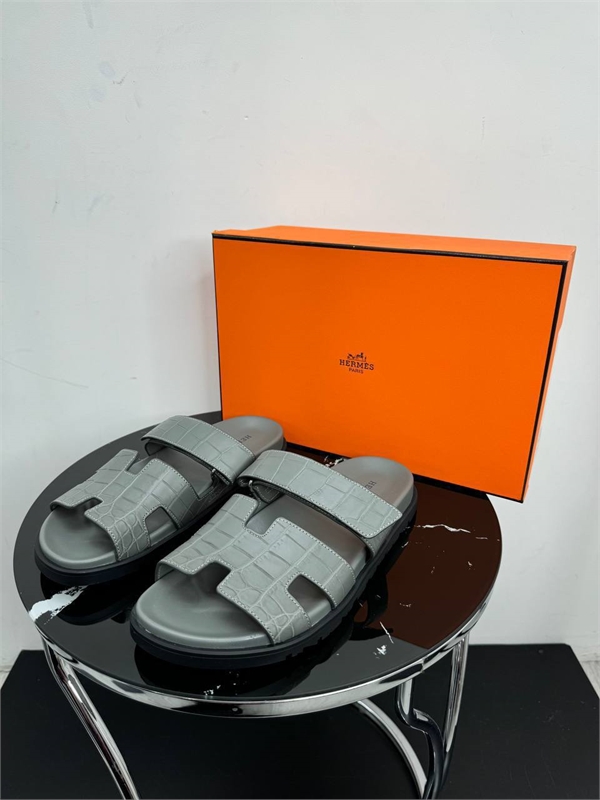 Шлепки  HERMES из кожи крокодила 174753