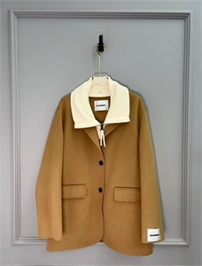 {{productViewItem.photos[photoViewList.activeNavIndex].Alt || productViewItem.photos[photoViewList.activeNavIndex].Description || 'Пальто JIL SANDER'}}