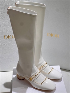 {{productViewItem.photos[photoViewList.activeNavIndex].Alt || productViewItem.photos[photoViewList.activeNavIndex].Description || 'Сапоги DIOR'}}