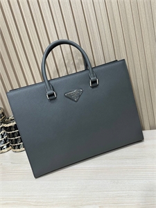 {{productViewItem.photos[photoViewList.activeNavIndex].Alt || productViewItem.photos[photoViewList.activeNavIndex].Description || 'Портфель Prada'}}