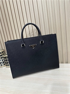 {{productViewItem.photos[photoViewList.activeNavIndex].Alt || productViewItem.photos[photoViewList.activeNavIndex].Description || 'Портфель Prada'}}