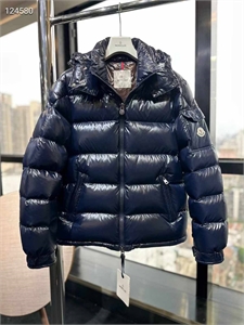 {{productViewItem.photos[photoViewList.activeNavIndex].Alt || productViewItem.photos[photoViewList.activeNavIndex].Description || 'Пуховик moncler'}}