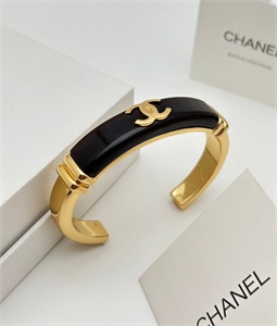 {{productViewItem.photos[photoViewList.activeNavIndex].Alt || productViewItem.photos[photoViewList.activeNavIndex].Description || 'Браслет CHANEL'}}