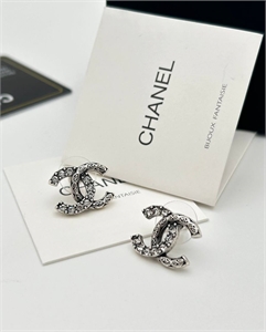 {{productViewItem.photos[photoViewList.activeNavIndex].Alt || productViewItem.photos[photoViewList.activeNavIndex].Description || 'Серьги CHANEL'}}