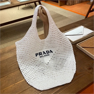 {{productViewItem.photos[photoViewList.activeNavIndex].Alt || productViewItem.photos[photoViewList.activeNavIndex].Description || 'Сумка PRADA'}}