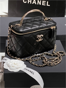 {{productViewItem.photos[photoViewList.activeNavIndex].Alt || productViewItem.photos[photoViewList.activeNavIndex].Description || 'Сумка CHANEL'}}