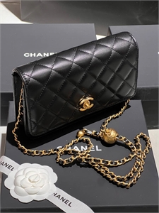 {{productViewItem.photos[photoViewList.activeNavIndex].Alt || productViewItem.photos[photoViewList.activeNavIndex].Description || 'Сумка CHANEL'}}