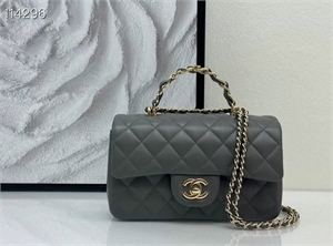 {{productViewItem.photos[photoViewList.activeNavIndex].Alt || productViewItem.photos[photoViewList.activeNavIndex].Description || 'Сумка CHANEL'}}