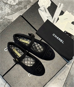 {{productViewItem.photos[photoViewList.activeNavIndex].Alt || productViewItem.photos[photoViewList.activeNavIndex].Description || 'Балетки CHANEL'}}