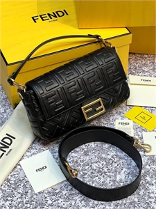 {{productViewItem.photos[photoViewList.activeNavIndex].Alt || productViewItem.photos[photoViewList.activeNavIndex].Description || 'Сумка FENDI'}}