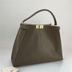 {{productViewItem.photos[photoViewList.activeNavIndex].Alt || productViewItem.photos[photoViewList.activeNavIndex].Description || 'Сумка FENDI'}}