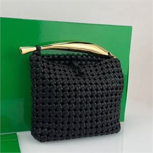 {{productViewItem.photos[photoViewList.activeNavIndex].Alt || productViewItem.photos[photoViewList.activeNavIndex].Description || 'Сумка BOTTEGA VENETA'}}