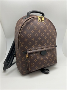 {{productViewItem.photos[photoViewList.activeNavIndex].Alt || productViewItem.photos[photoViewList.activeNavIndex].Description || 'Рюкзак LOUIS VUITTON'}}