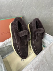 {{productViewItem.photos[photoViewList.activeNavIndex].Alt || productViewItem.photos[photoViewList.activeNavIndex].Description || 'Лоферы LORO PIANA'}}