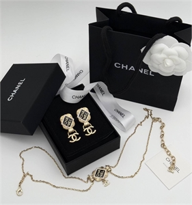 {{productViewItem.photos[photoViewList.activeNavIndex].Alt || productViewItem.photos[photoViewList.activeNavIndex].Description || 'Серьги CHANEL'}}