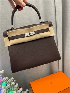 {{productViewItem.photos[photoViewList.activeNavIndex].Alt || productViewItem.photos[photoViewList.activeNavIndex].Description || 'Сумка HERMES Kelly ,25см.'}}