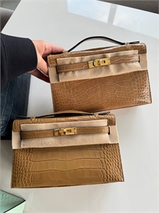 {{productViewItem.photos[photoViewList.activeNavIndex].Alt || productViewItem.photos[photoViewList.activeNavIndex].Description || 'Сумка Hermes Kelly pochette'}}