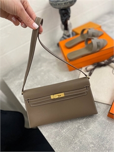 {{productViewItem.photos[photoViewList.activeNavIndex].Alt || productViewItem.photos[photoViewList.activeNavIndex].Description || 'Сумка Hermes Kelly Elan'}}