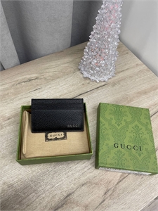 {{productViewItem.photos[photoViewList.activeNavIndex].Alt || productViewItem.photos[photoViewList.activeNavIndex].Description || 'Картхолдер Gucci'}}