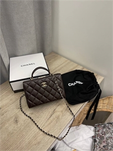 {{productViewItem.photos[photoViewList.activeNavIndex].Alt || productViewItem.photos[photoViewList.activeNavIndex].Description || 'Сумка Chanel'}}