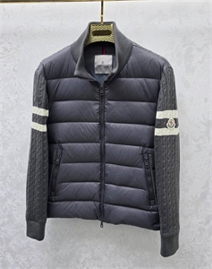 {{productViewItem.photos[photoViewList.activeNavIndex].Alt || productViewItem.photos[photoViewList.activeNavIndex].Description || 'куртка moncler'}}