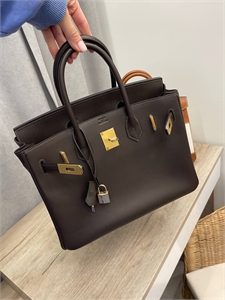 {{productViewItem.photos[photoViewList.activeNavIndex].Alt || productViewItem.photos[photoViewList.activeNavIndex].Description || 'Сумка HERMES Birkin, 30'}}