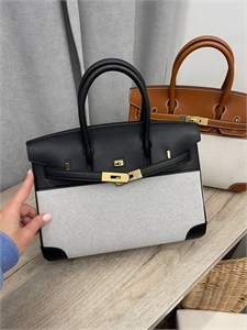 {{productViewItem.photos[photoViewList.activeNavIndex].Alt || productViewItem.photos[photoViewList.activeNavIndex].Description || 'Сумка HERMES Birkin, 30'}}