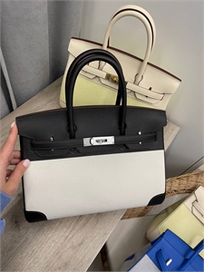 {{productViewItem.photos[photoViewList.activeNavIndex].Alt || productViewItem.photos[photoViewList.activeNavIndex].Description || 'Сумка HERMES Birkin, 30'}}