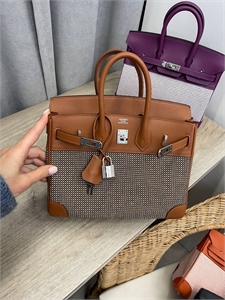 {{productViewItem.photos[photoViewList.activeNavIndex].Alt || productViewItem.photos[photoViewList.activeNavIndex].Description || 'Сумка HERMES Birkin, 25см'}}