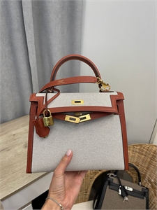 {{productViewItem.photos[photoViewList.activeNavIndex].Alt || productViewItem.photos[photoViewList.activeNavIndex].Description || 'Сумка Hermes Kelly 25 см'}}