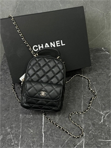 {{productViewItem.photos[photoViewList.activeNavIndex].Alt || productViewItem.photos[photoViewList.activeNavIndex].Description || 'Рюкзак CHANEL'}}