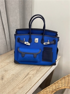 {{productViewItem.photos[photoViewList.activeNavIndex].Alt || productViewItem.photos[photoViewList.activeNavIndex].Description || 'Сумка Hermes Birkin  Cargo 35 см'}}