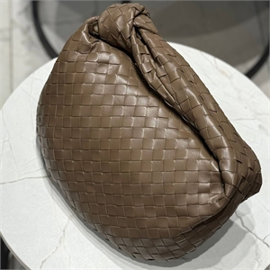 {{productViewItem.photos[photoViewList.activeNavIndex].Alt || productViewItem.photos[photoViewList.activeNavIndex].Description || 'Сумка BOTTEGA VENETA'}}