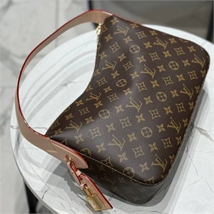 {{productViewItem.photos[photoViewList.activeNavIndex].Alt || productViewItem.photos[photoViewList.activeNavIndex].Description || 'Сумка  LOUIS VUITTON'}}