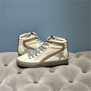 {{productViewItem.photos[photoViewList.activeNavIndex].Alt || productViewItem.photos[photoViewList.activeNavIndex].Description || 'Кеды GOLDEN GOOSE'}}