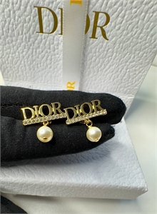 {{productViewItem.photos[photoViewList.activeNavIndex].Alt || productViewItem.photos[photoViewList.activeNavIndex].Description || 'Серьги DIOR'}}