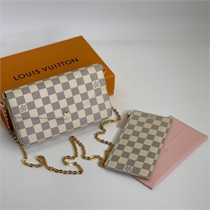 {{productViewItem.photos[photoViewList.activeNavIndex].Alt || productViewItem.photos[photoViewList.activeNavIndex].Description || 'Клатч LOUIS VUITTON'}}