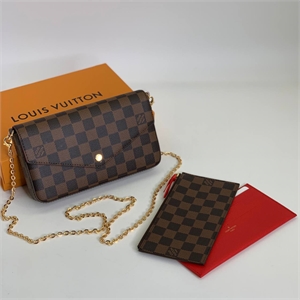 {{productViewItem.photos[photoViewList.activeNavIndex].Alt || productViewItem.photos[photoViewList.activeNavIndex].Description || 'Клатч LOUIS VUITTON'}}