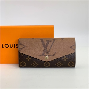 {{productViewItem.photos[photoViewList.activeNavIndex].Alt || productViewItem.photos[photoViewList.activeNavIndex].Description || 'Кошелек LOUIS VUITTON'}}