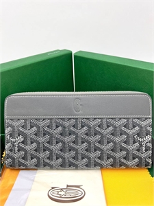 {{productViewItem.photos[photoViewList.activeNavIndex].Alt || productViewItem.photos[photoViewList.activeNavIndex].Description || 'Кошелек GOYARD'}}